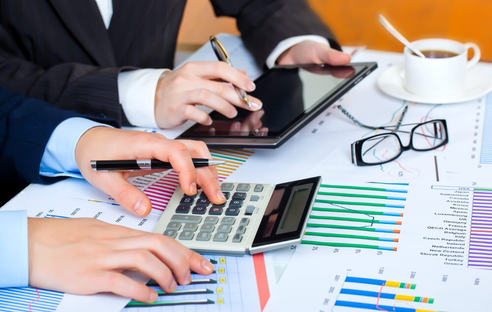 Why Parrondo’s Paradox Can’t Be Exploited in Asset Management