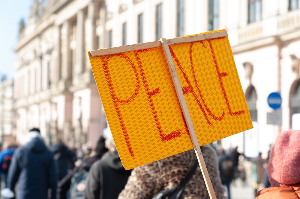 Russia-Ukraine Crisis; Global Stocks Plunge; Inflation Risk Looms; What's Happening?