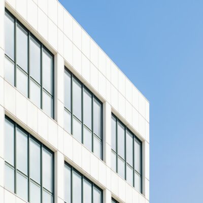 Mapping Confidence into Capital Markets: Boosting Real Estate Decision Support with Smart Geocoding and Contextual Enrichment