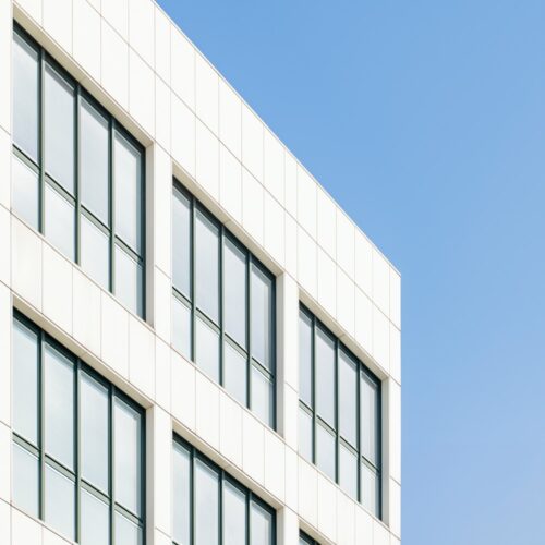 Mapping Confidence into Capital Markets: Boosting Real Estate Decision Support with Smart Geocoding and Contextual Enrichment