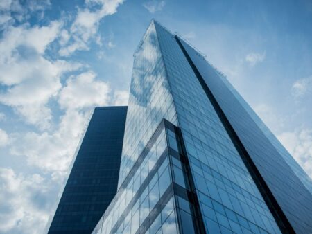 Top Investment Banking Firms in 2025: Who Leads the Market and Why?